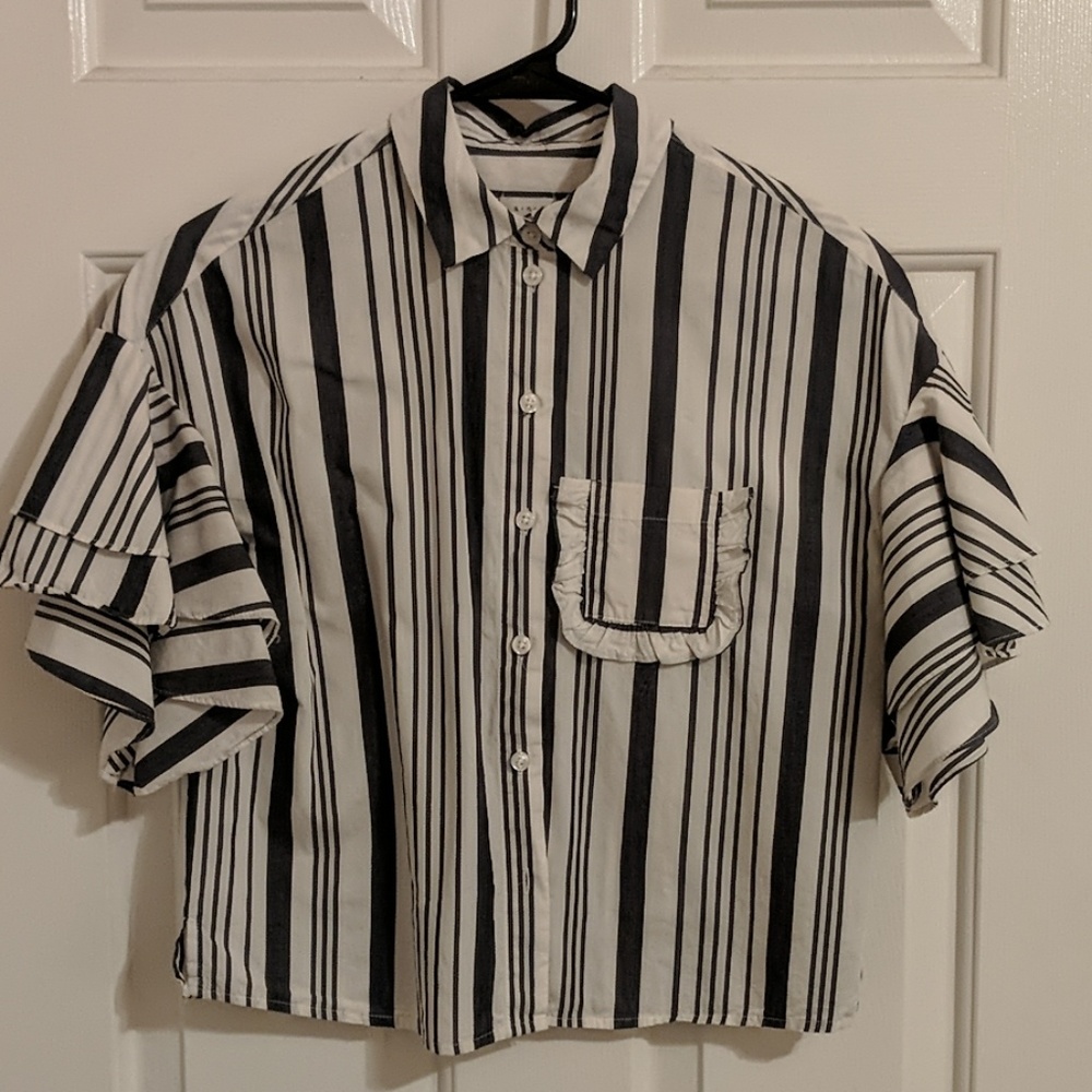 Blouse with ruffle sleeves